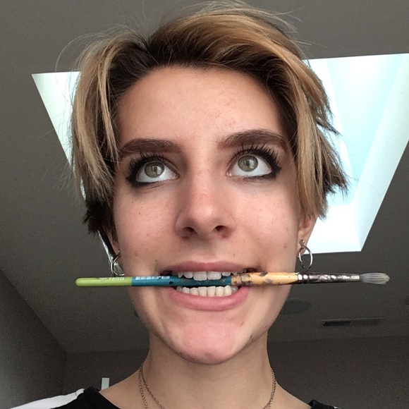 Meet your Posher, Annika ! - Picture 3 of 3